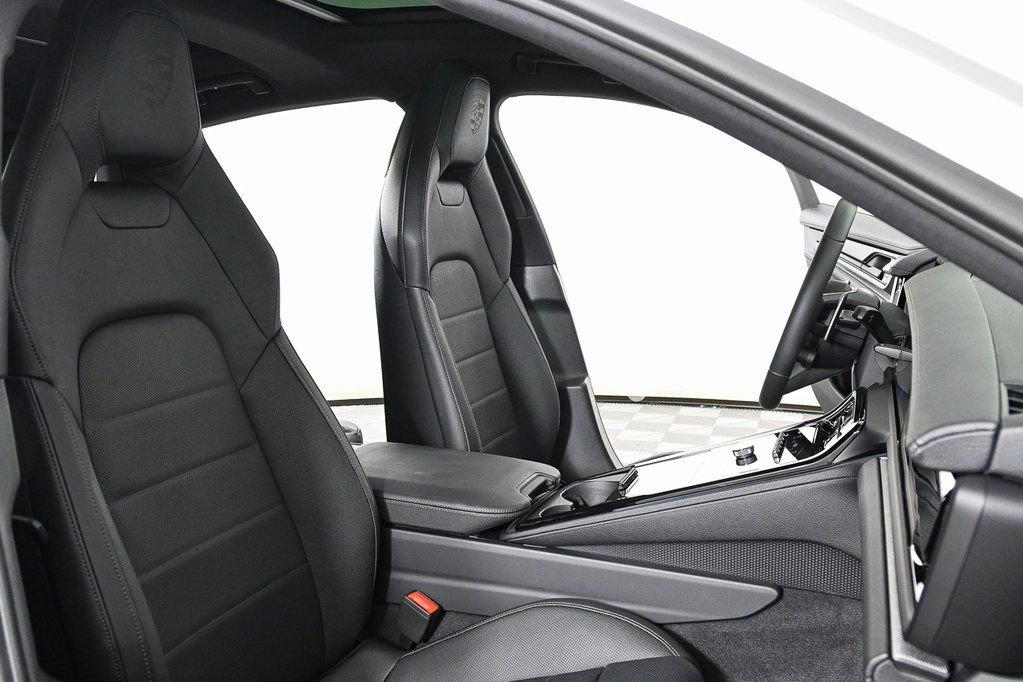 Used 2025 Porsche Panamera RWD image 24