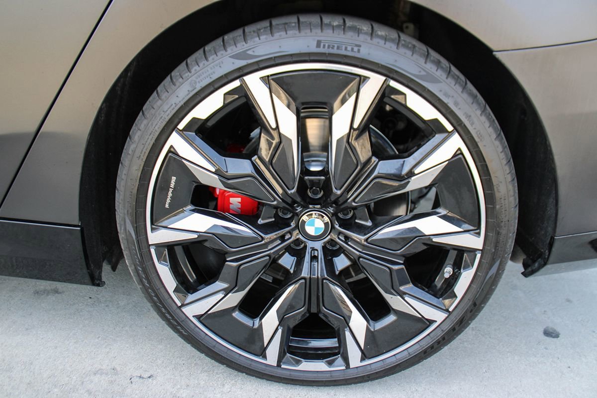 Used 2025 BMW i5 eDrive40i w/ M Sport Package image 25