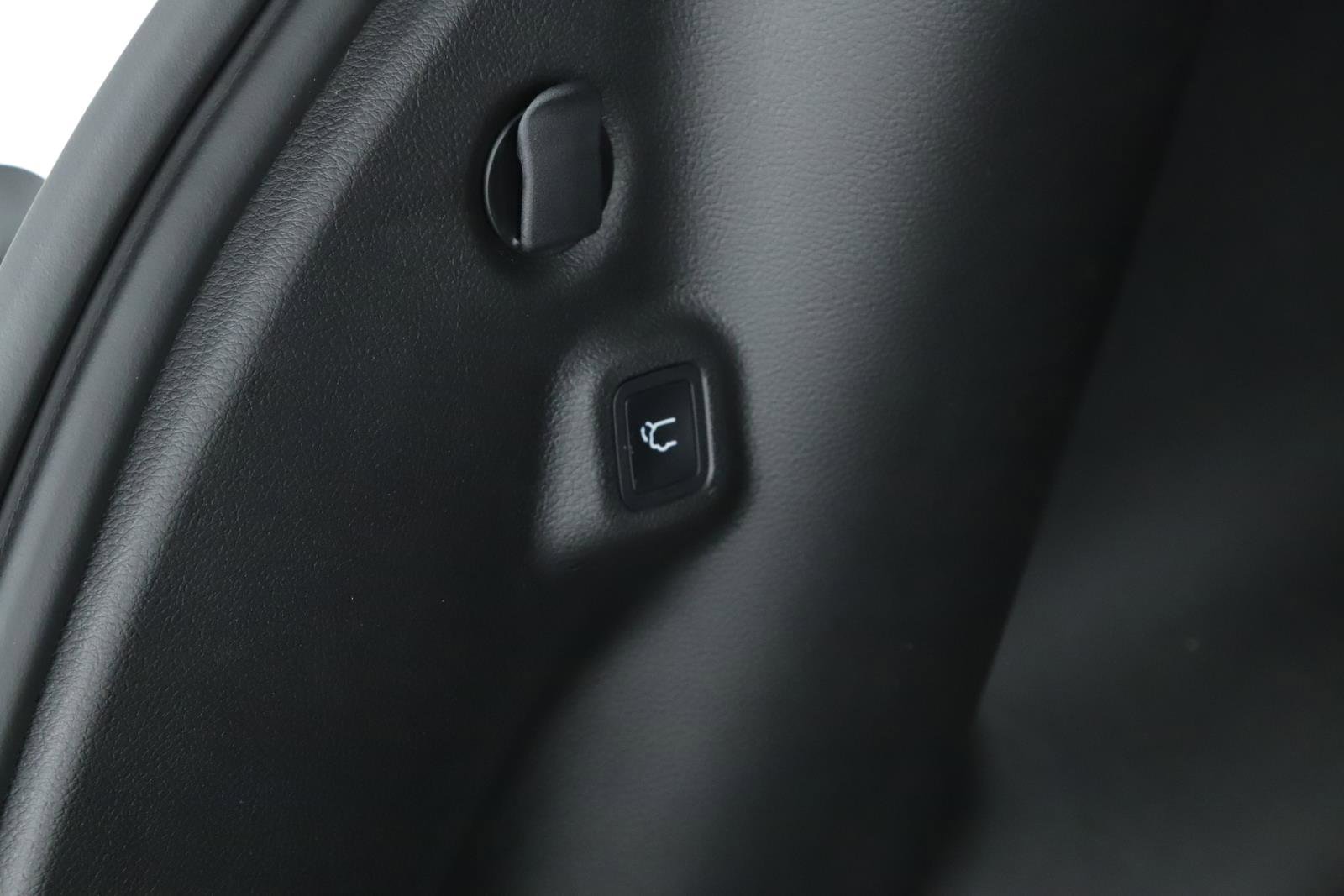 New 2026 Jeep Compass Limited image 18