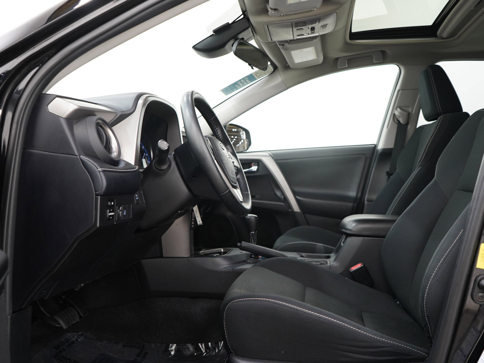 Used 2018 Toyota RAV4 XLE AWD/4WD image 22