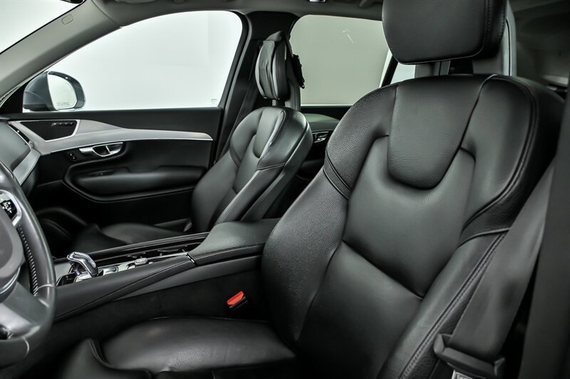Used 2016 Volvo XC90 T8 Momentum w/ Vision Package AWD/4WD image 18
