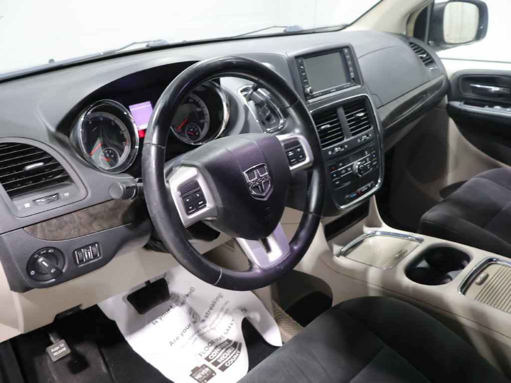 Used 2011 Dodge Grand Caravan Crew w/ Entertainment Group 1 FWD image 15