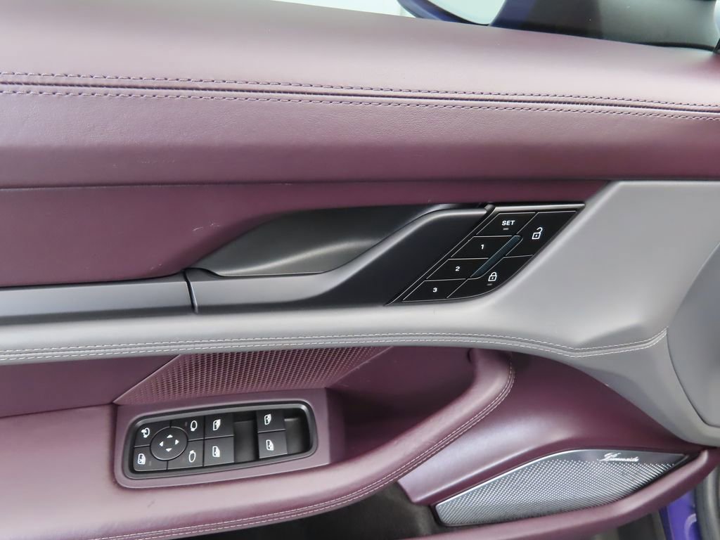 Used 2022 Porsche Taycan 4S image 23