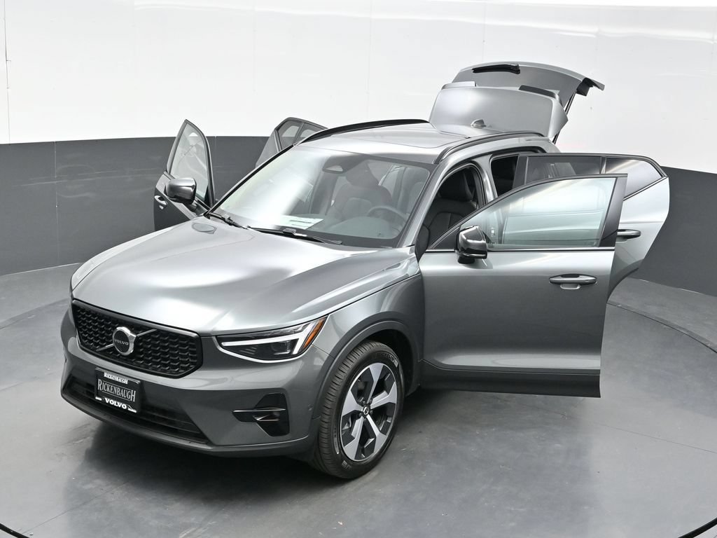 New 2026 Volvo XC40 B5 Plus w/ Protection Package Premier AWD/4WD image 39