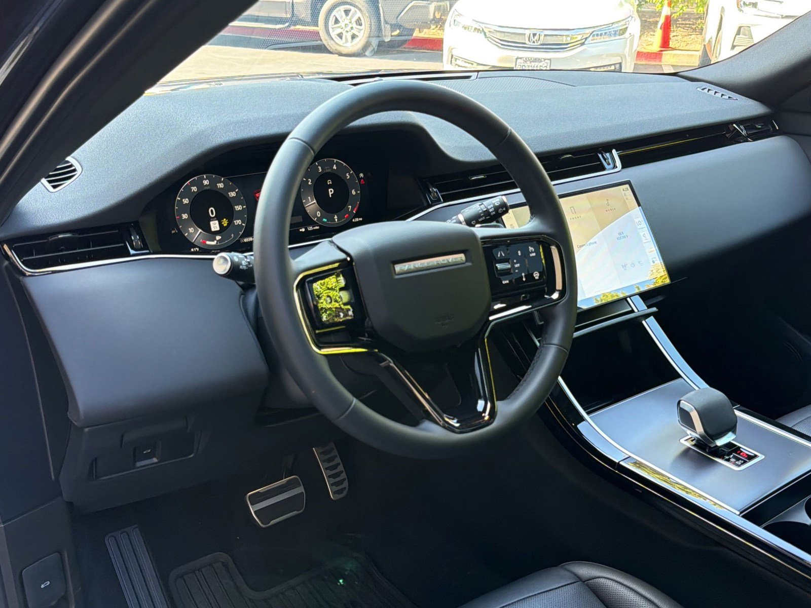 Certified 2026 Land Rover Range Rover Evoque Dynamic SE AWD/4WD image 4