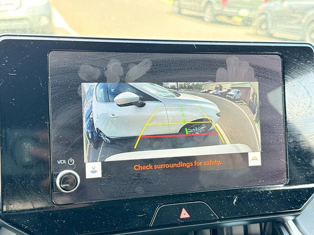 Used 2023 Toyota Venza LE image 13