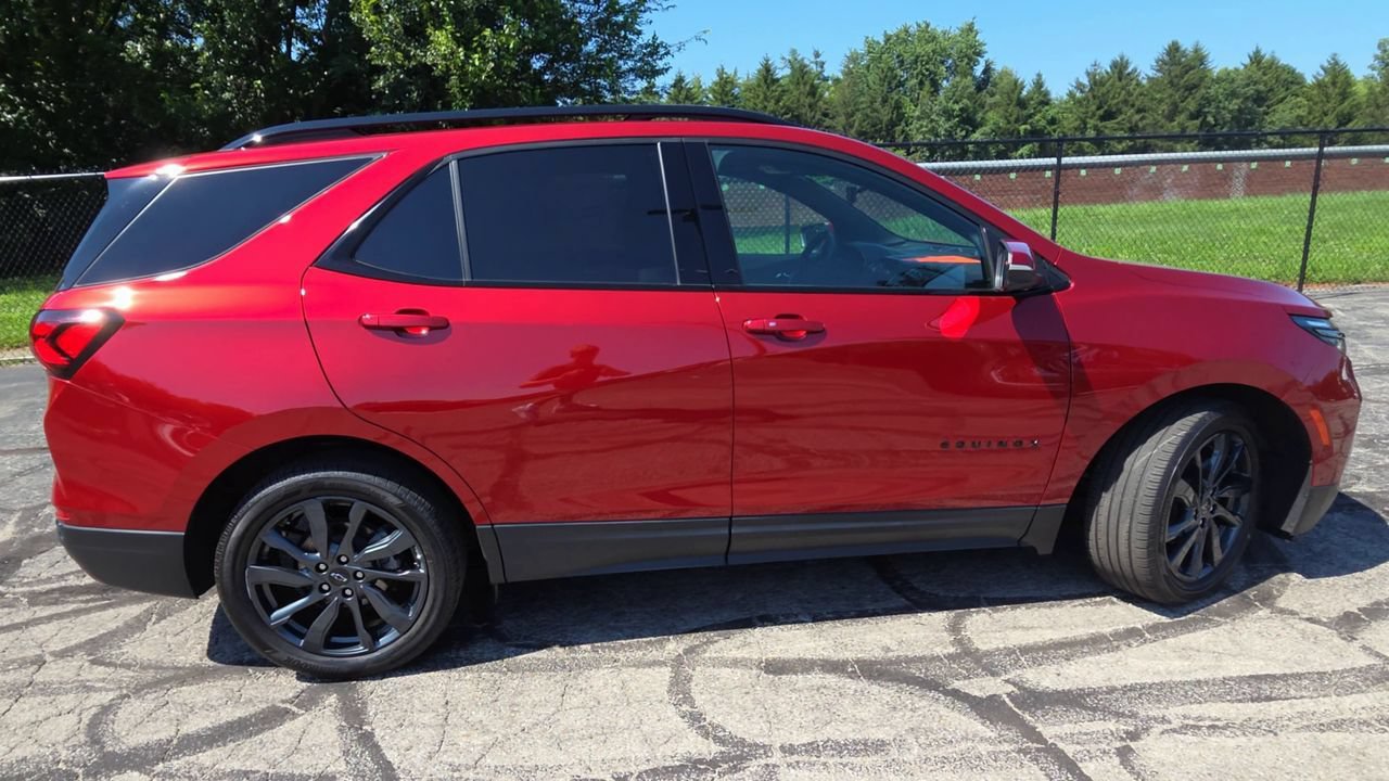 Used 2022 Chevrolet Equinox RS w/ Infotainment Package FWD image 9