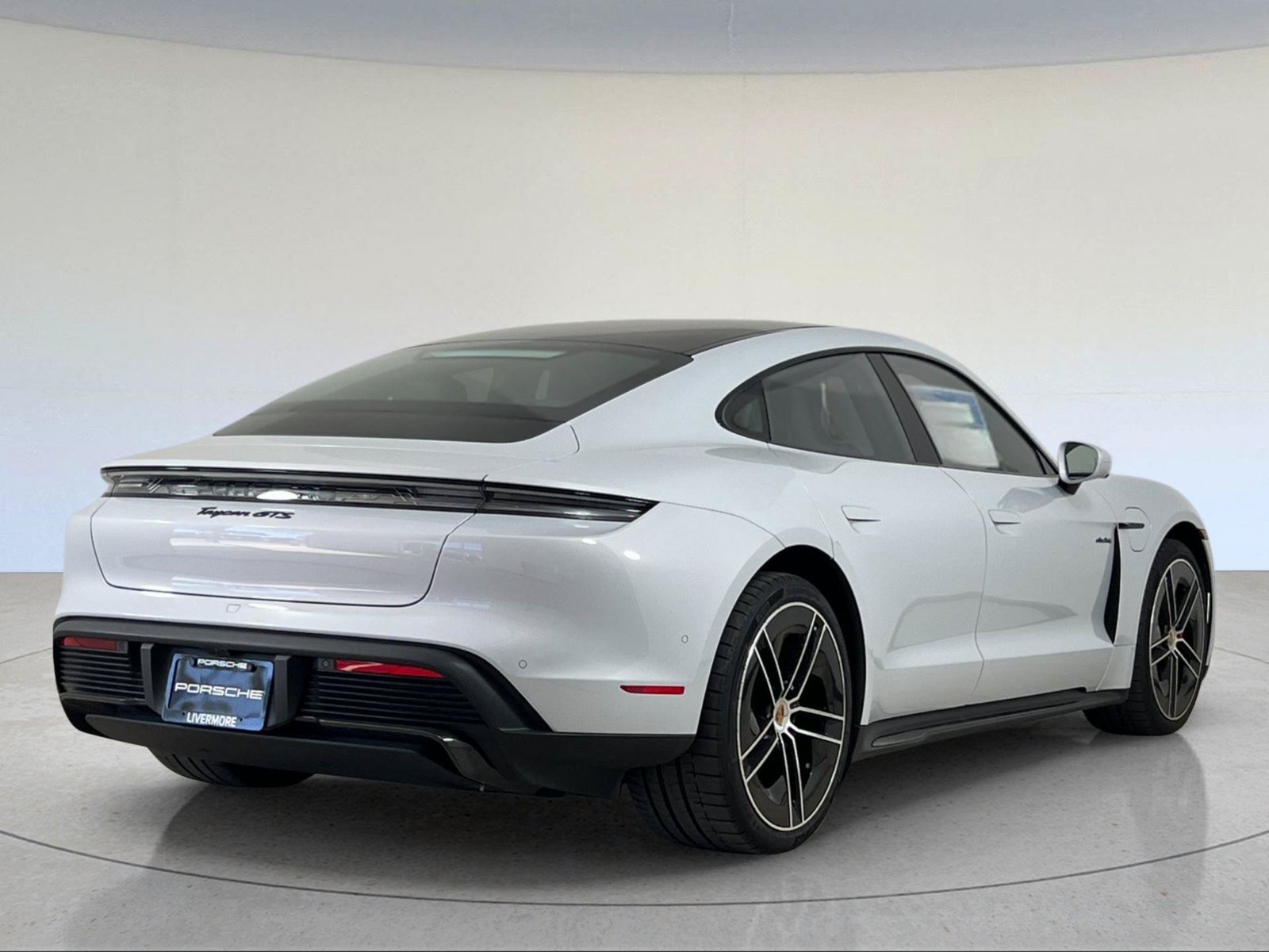 New 2026 Porsche Taycan GTS AWD/4WD image 8