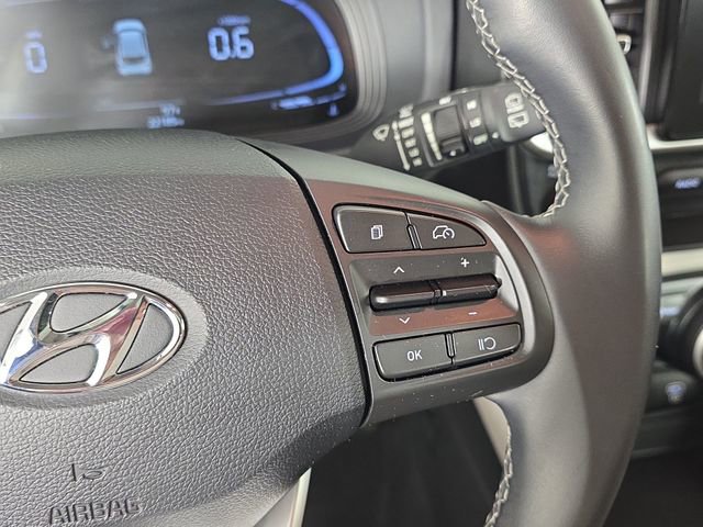 Used 2025 Hyundai Venue SEL image 30