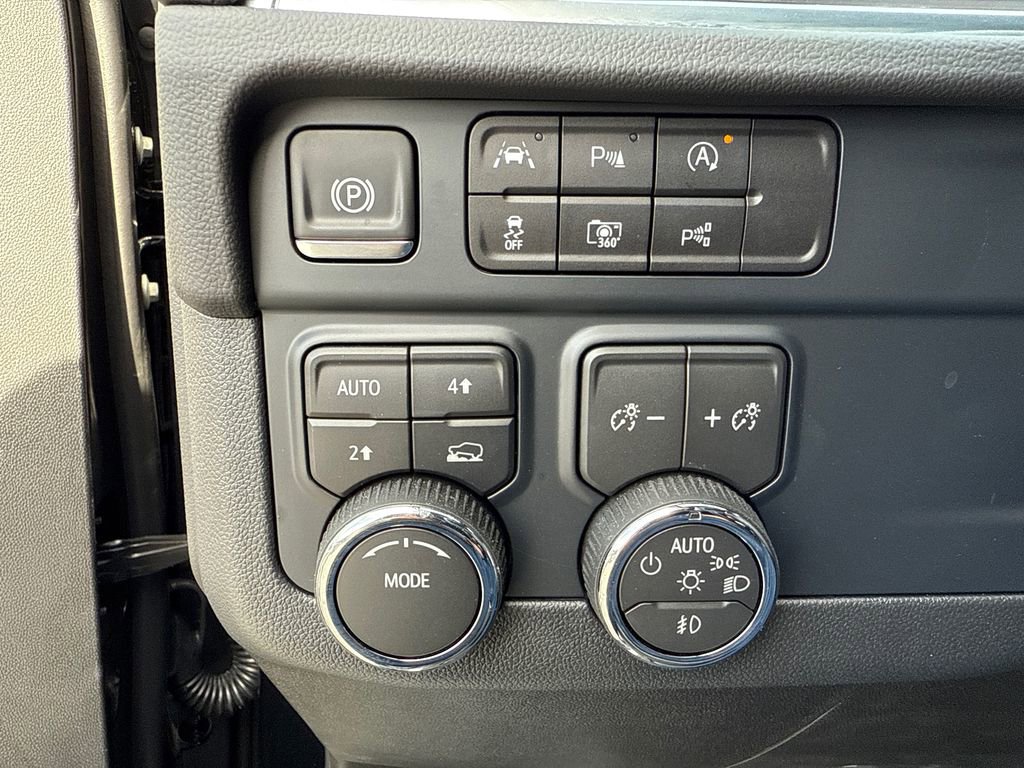 Used 2025 Chevrolet Tahoe Premier AWD/4WD image 29