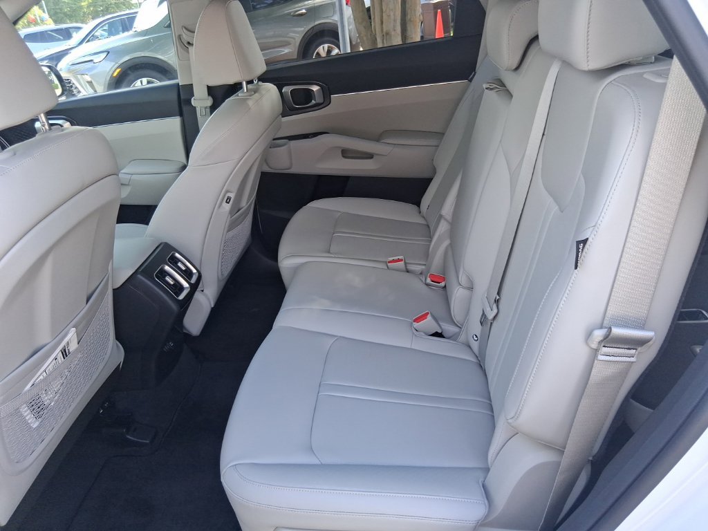 Used 2024 Kia Sorento S w/ Panoramic Sunroof Package FWD image 16