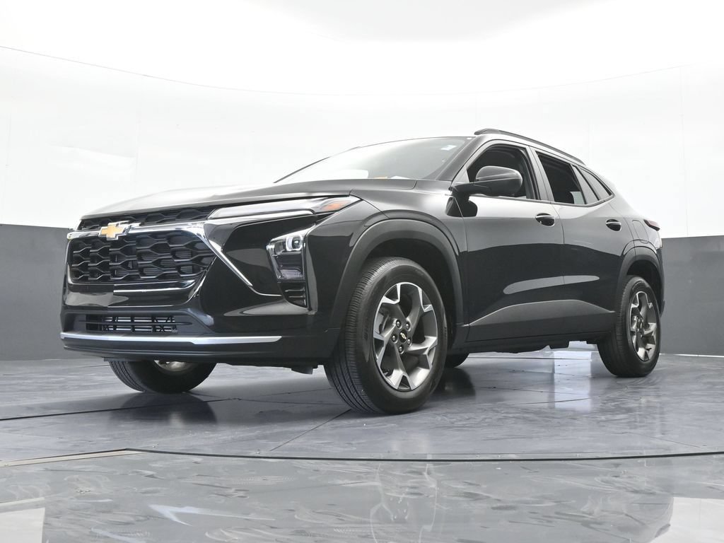 Used 2025 Chevrolet Trax LT FWD image 52