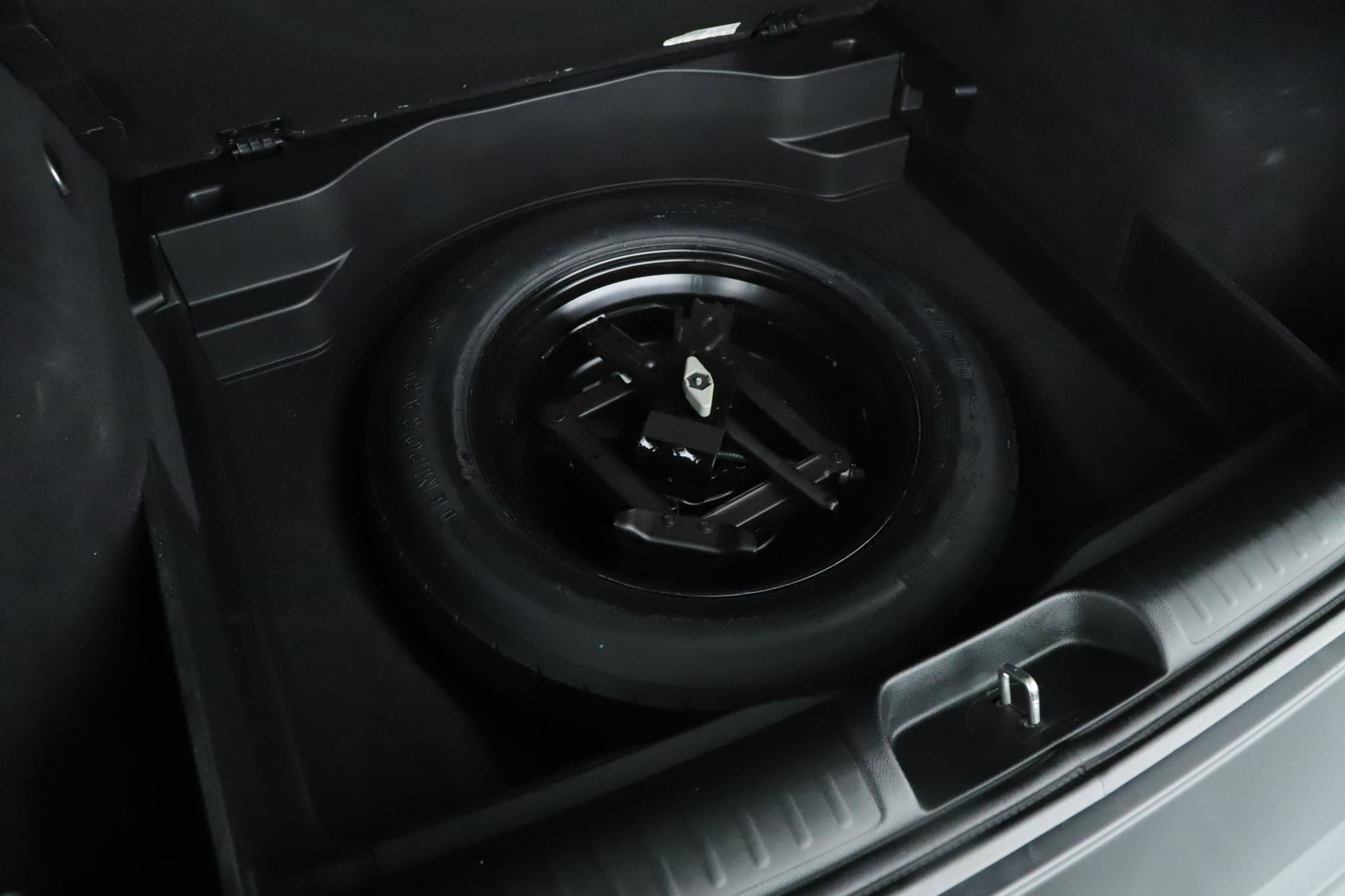 Used 2019 Jeep Cherokee Limited w/ Luxury Group image 20