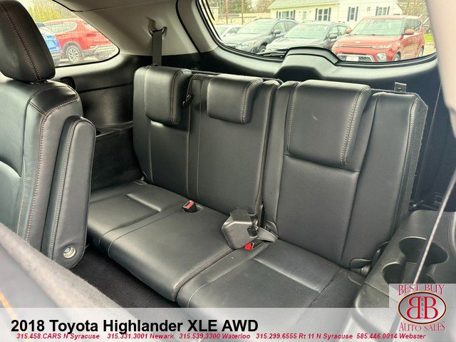 Used 2018 Toyota Highlander XLE image 12