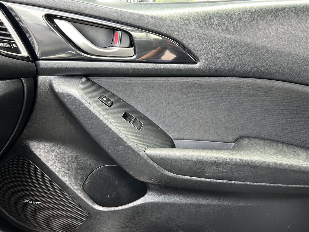 Used 2015 MAZDA MAZDA3 i Touring w/ Technology Package image 31