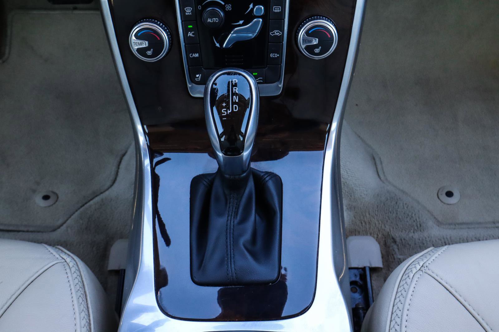 Used 2016 Volvo XC70 T5 Platinum w/ Protection Package image 31