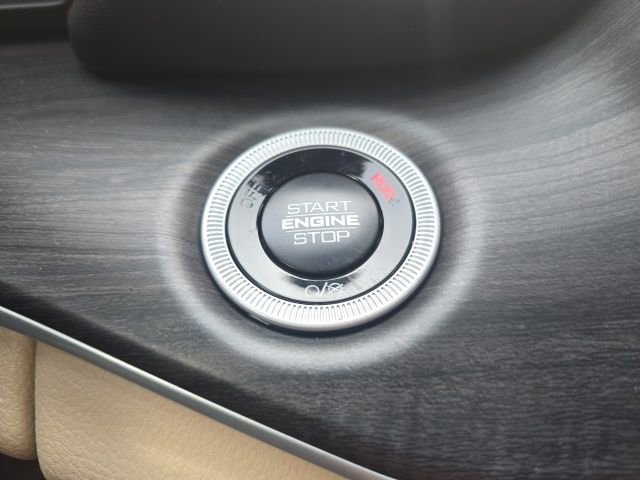 Certified 2025 Jeep Grand Cherokee Limited image 17