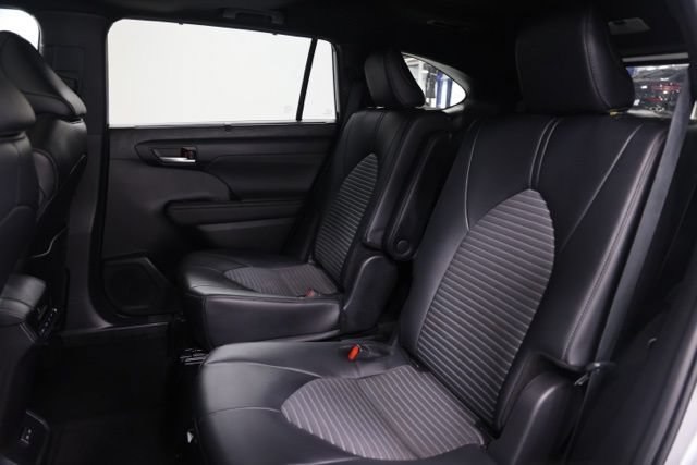 Used 2024 Toyota Highlander XSE FWD image 32