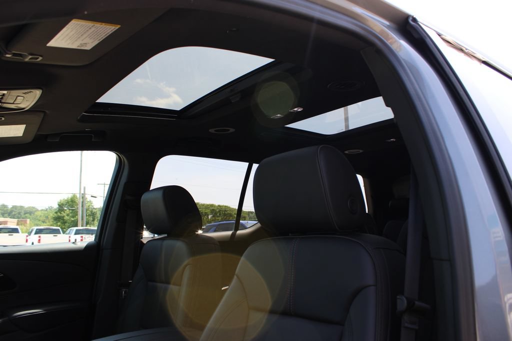 Certified 2023 Chevrolet Traverse RS w/ LPO, Floor Liner Package AWD/4WD image 32
