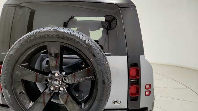 Used 2022 Land Rover Defender 110 X-Dynamic SE AWD/4WD image 27
