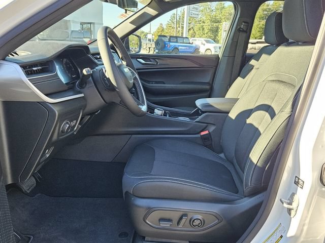 New 2025 Jeep Grand Cherokee Laredo RWD image 10