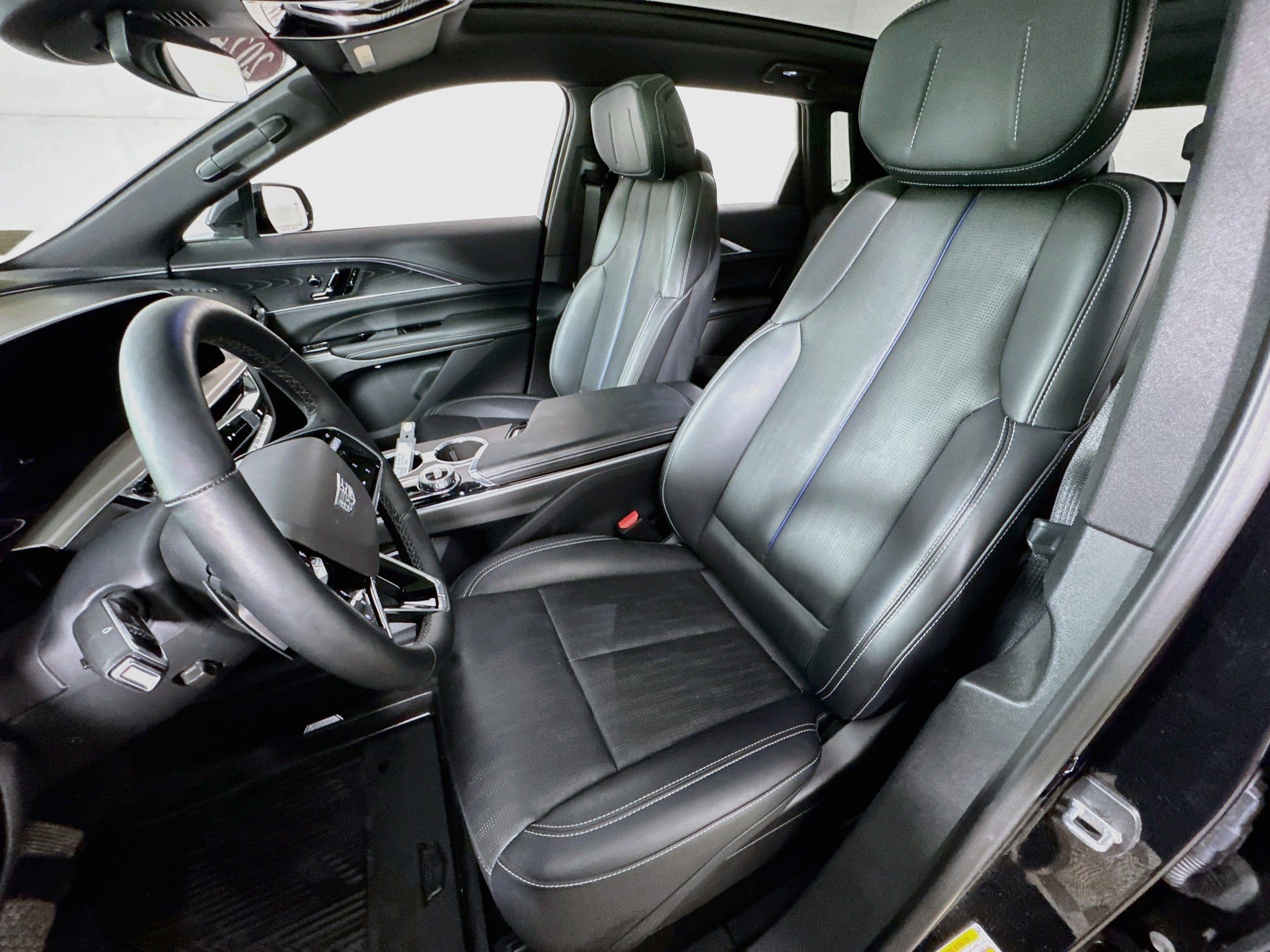 Used 2024 Cadillac Lyriq Sport w/ LPO, Floor Liner Package AWD/4WD image 15