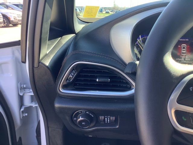 Used 2024 Chrysler Pacifica Pinnacle image 16