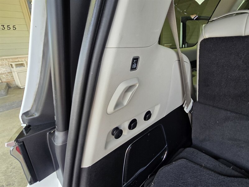 Used 2023 Jeep Wagoneer Series III w/ Premium Group I AWD/4WD image 36