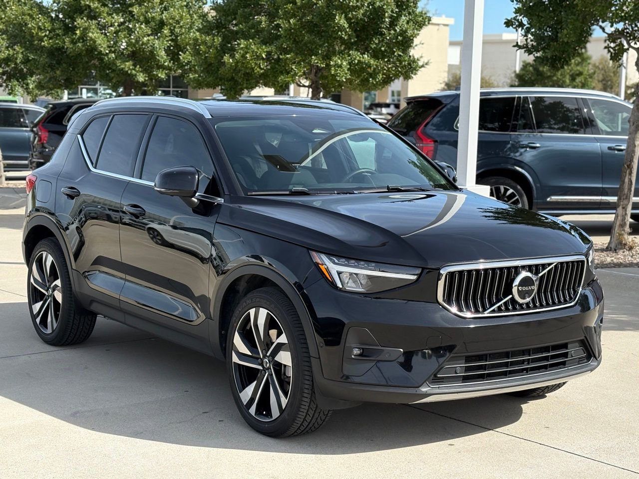 Certified 2023 Volvo XC40 B5 Ultimate w/ Protection Package Premier image 5