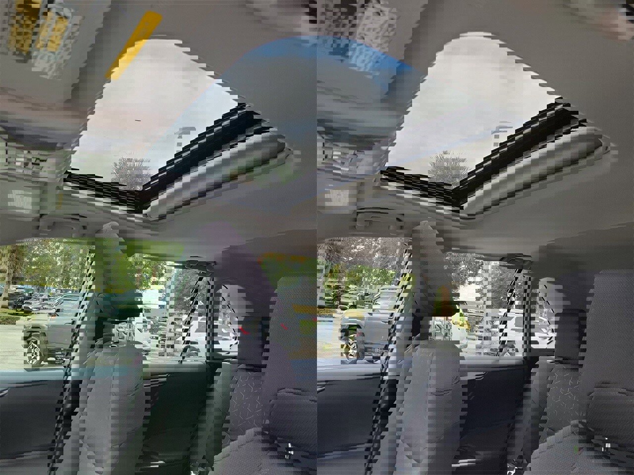 Used 2025 Toyota RAV4 XLE image 19