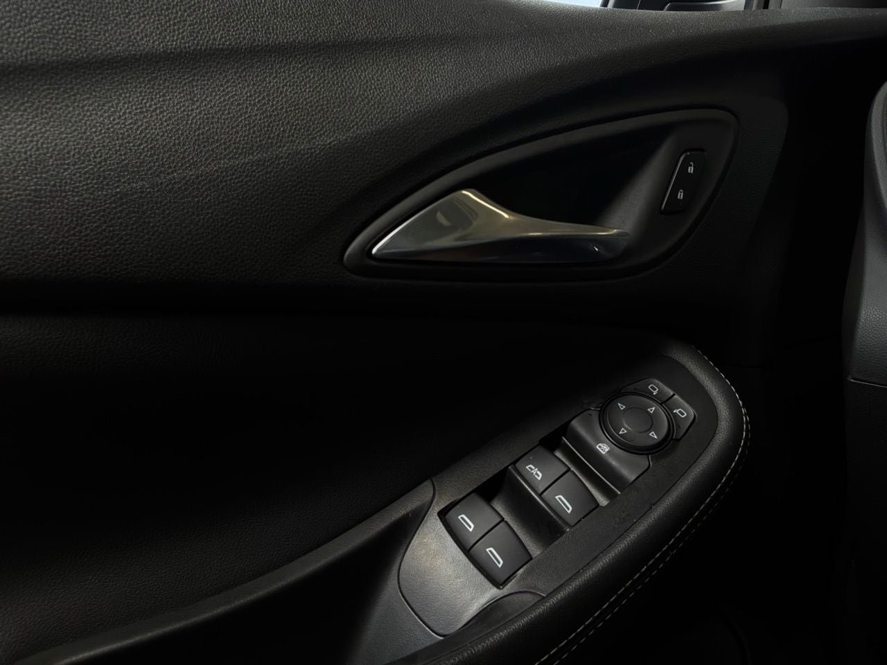 Used 2025 Buick Encore GX Preferred FWD image 19
