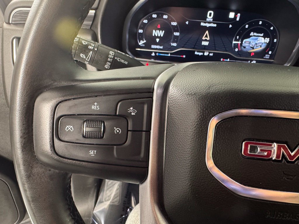 Used 2023 GMC Yukon SLT AWD/4WD image 10