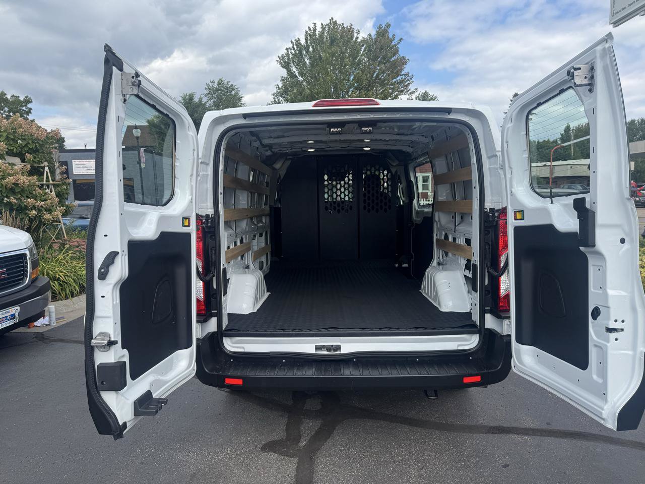 Used 2025 Ford Transit 250 Low Roof RWD image 10