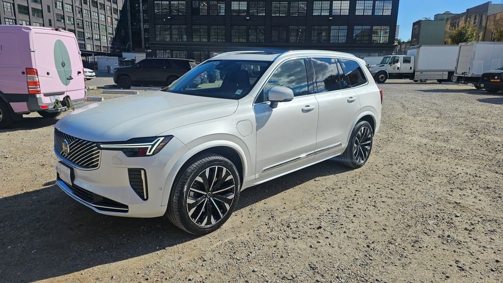 Certified 2025 Volvo XC90 T8 Plus w/ Protection Package Premier image 1