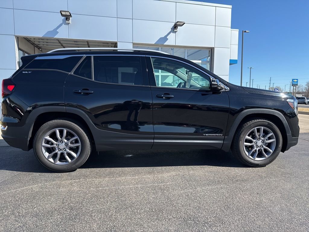 Certified 2024 GMC Terrain SLT w/ Infotainment Package II image 10