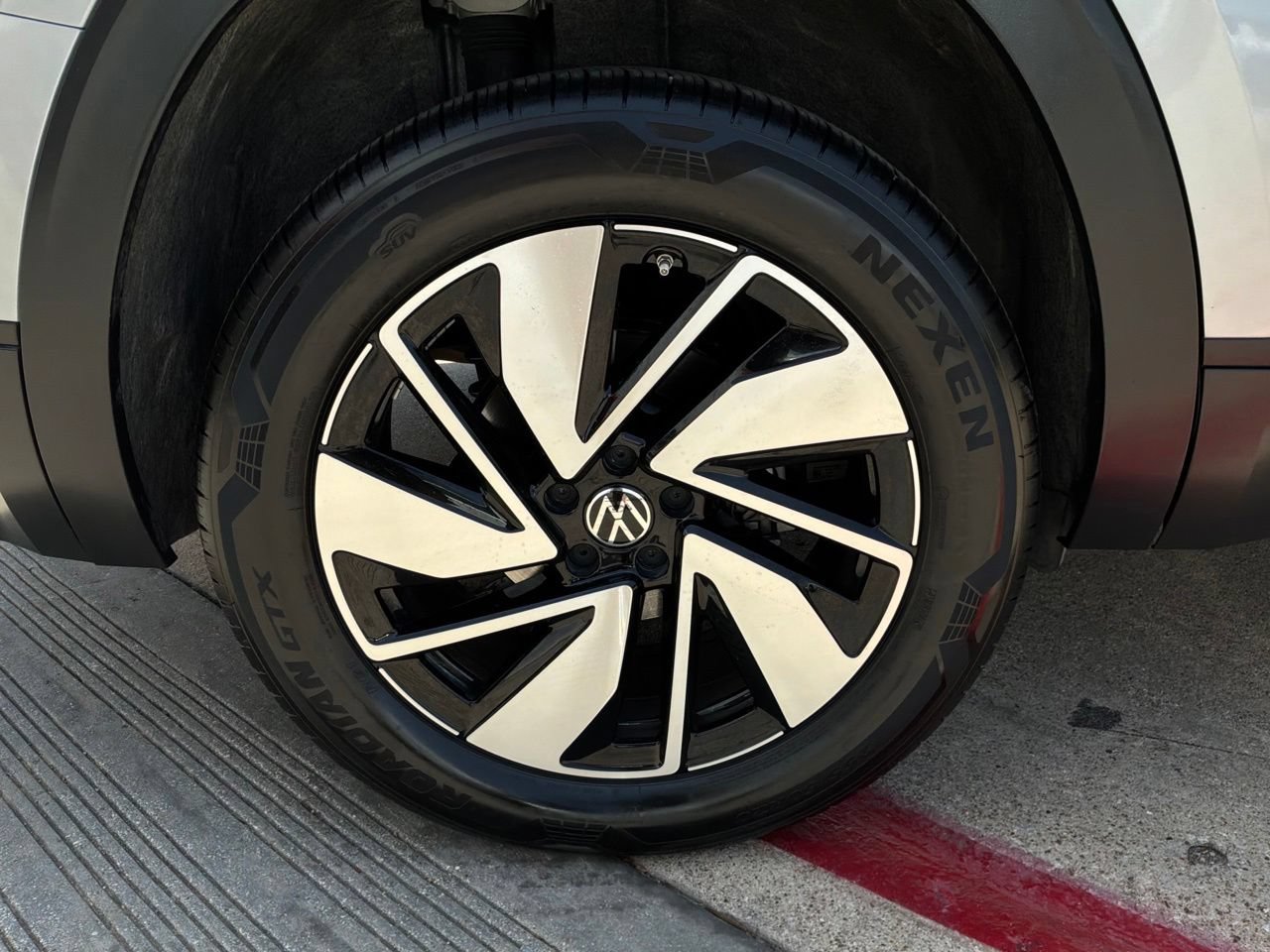 Used 2026 Volkswagen Atlas SE AWD/4WD image 9