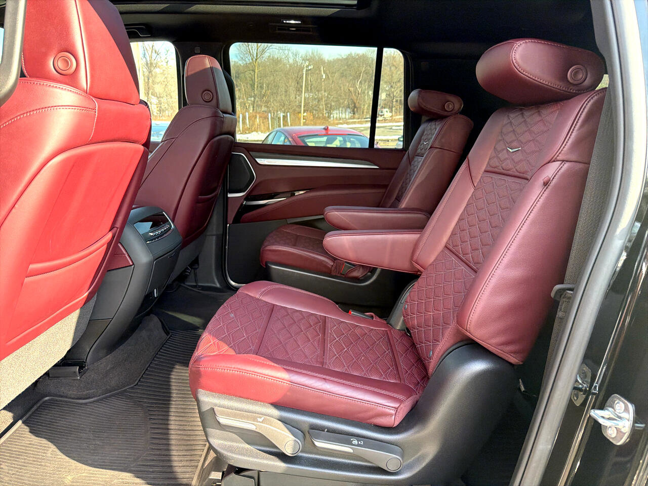 Used 2025 Cadillac Escalade ESV Sport w/ Touring Package image 22