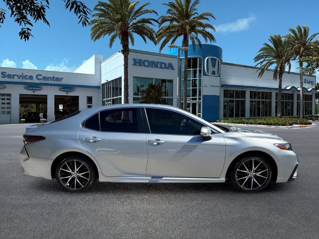 Used 2024 Toyota Camry SE w/ Cold Weather Package FWD image 9