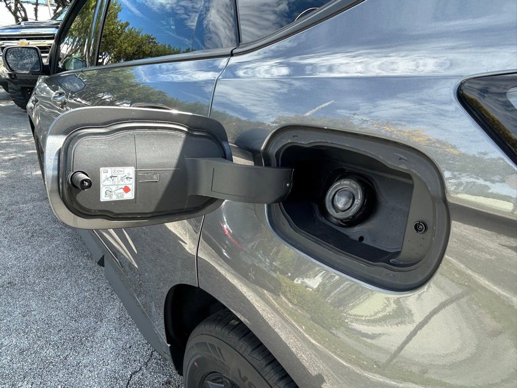 Used 2024 Ford Edge SE w/ Black Appearance Package image 40