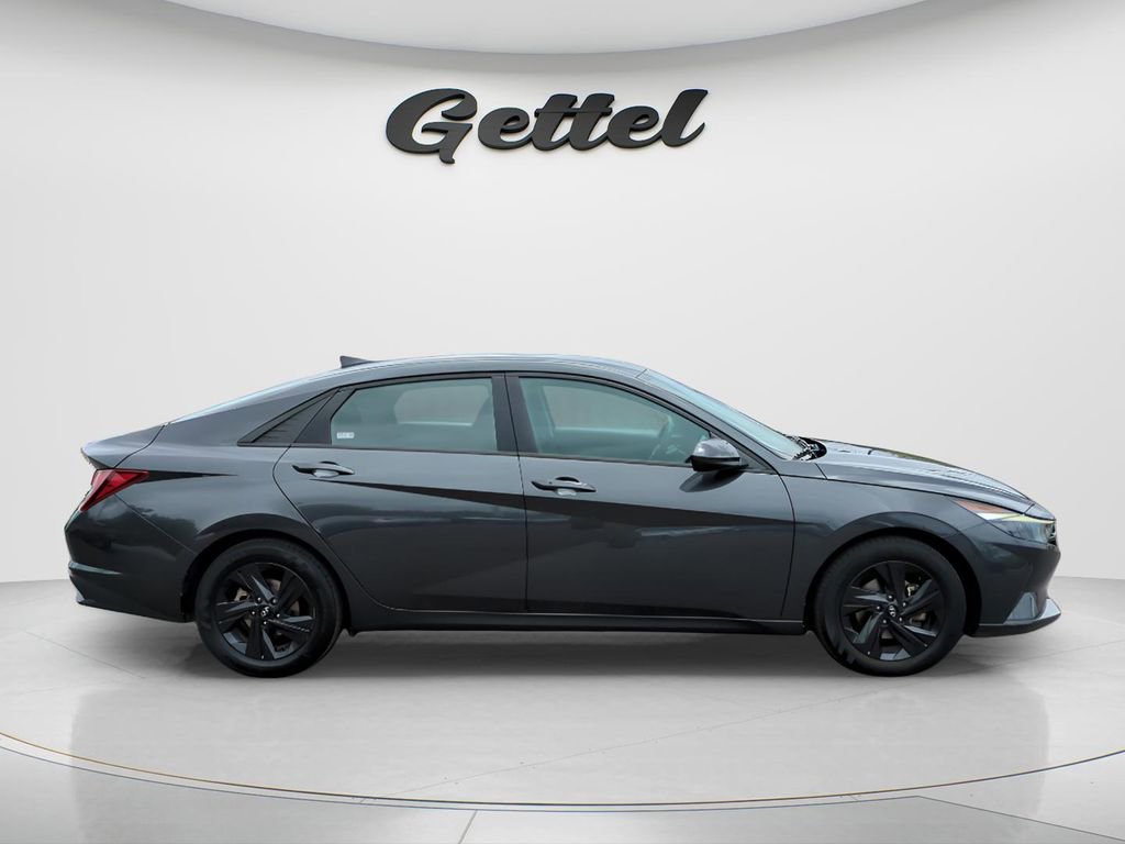 Used 2022 Hyundai Elantra SEL FWD image 4