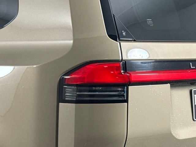 Used 2024 Lexus GX 550 AWD/4WD image 16