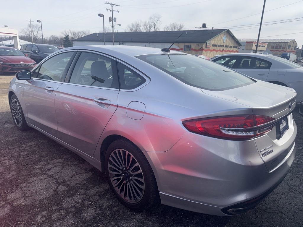 Used 2017 Ford Fusion SE image 2