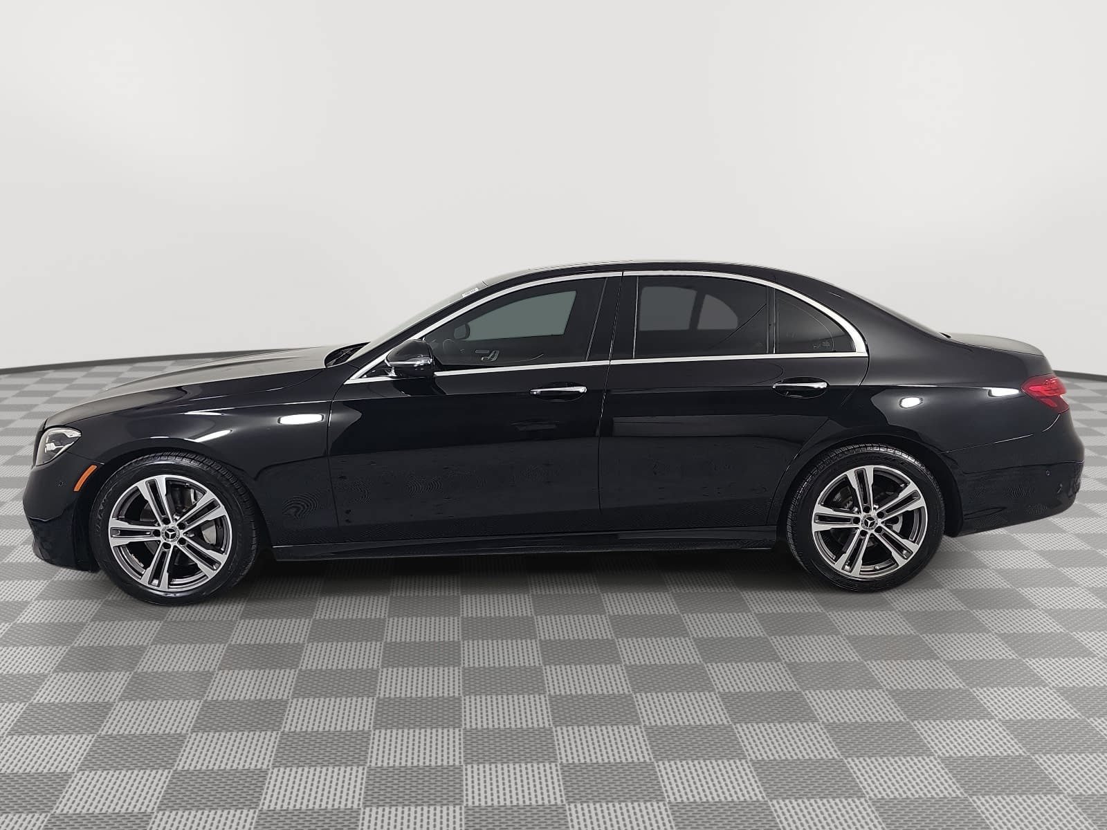 Used 2023 Mercedes-Benz E 350 Sedan image 5