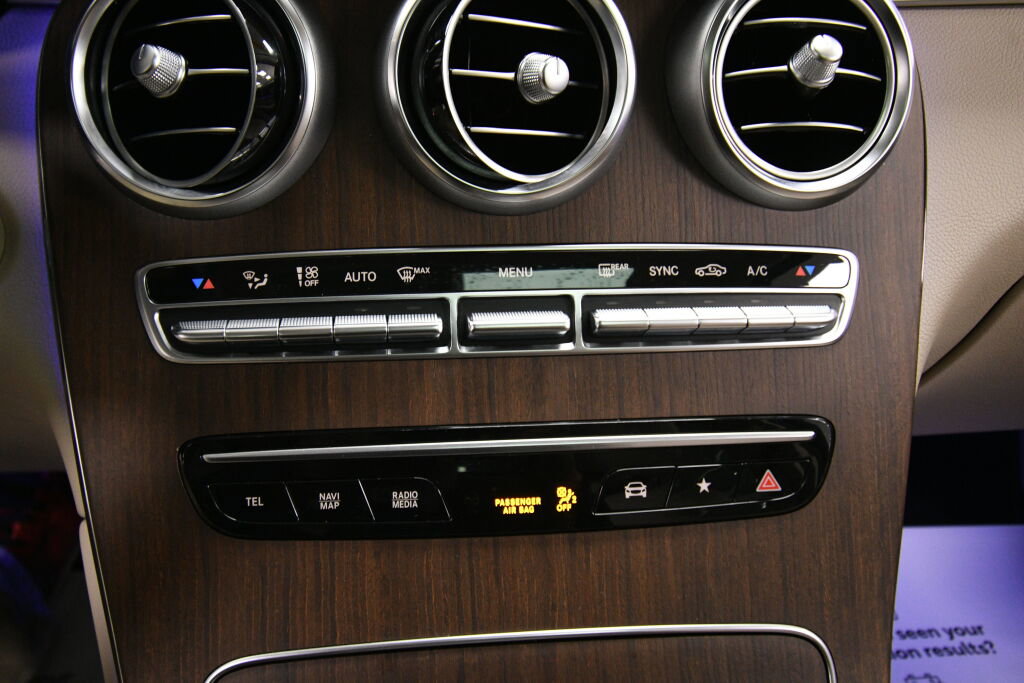 Used 2021 Mercedes-Benz GLC 300 4MATIC image 16