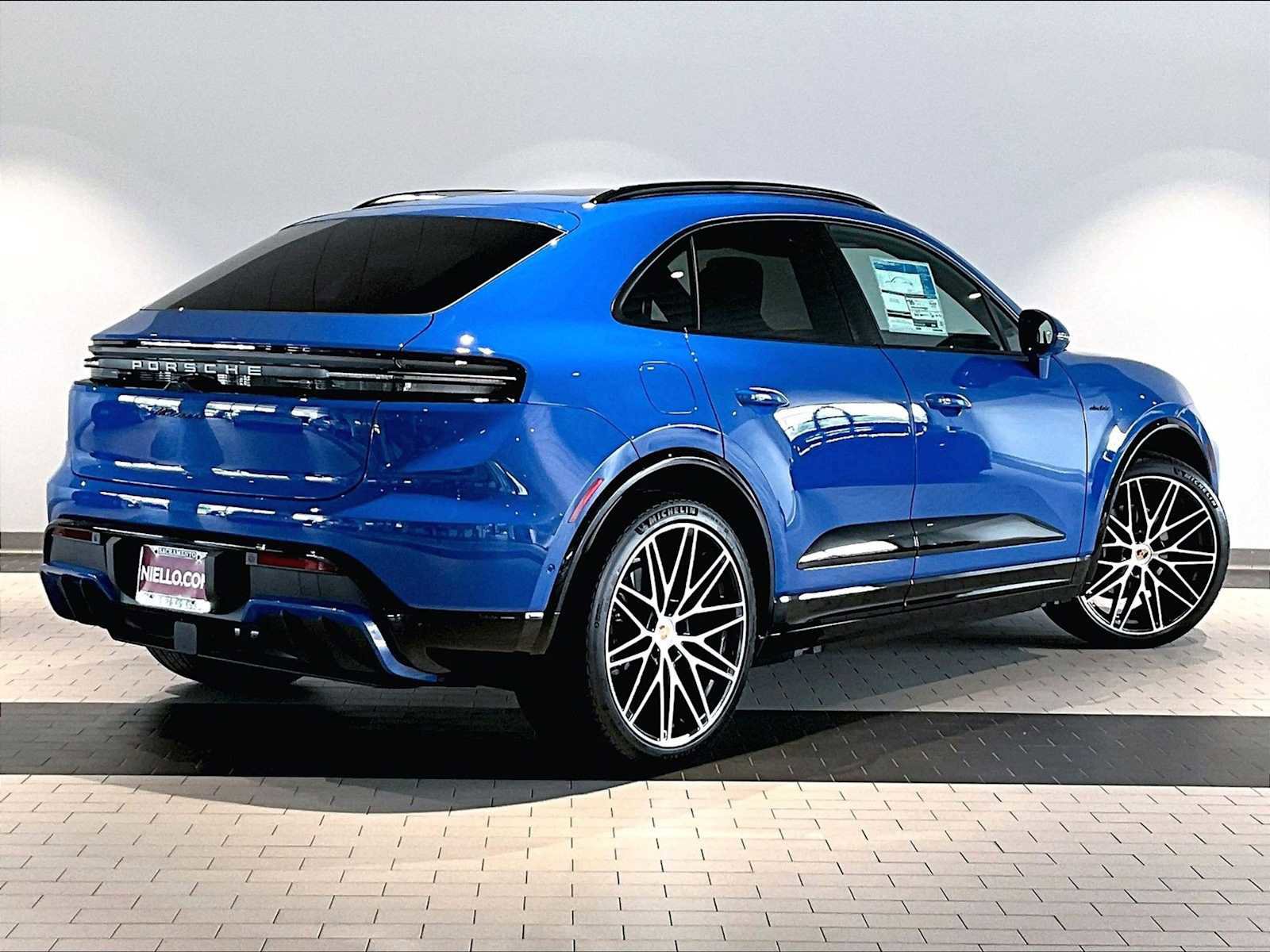 New 2026 Porsche Macan 4 Electric AWD/4WD image 7