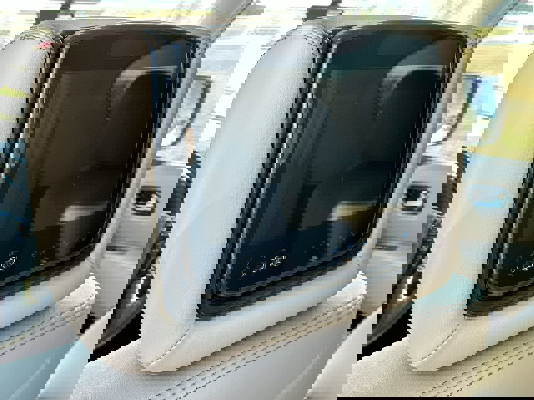 Used 2023 Nissan Armada Platinum w/ Captain's Chairs Package image 24