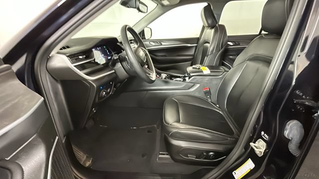 Used 2023 Jeep Grand Cherokee 4WD 4xe image 11