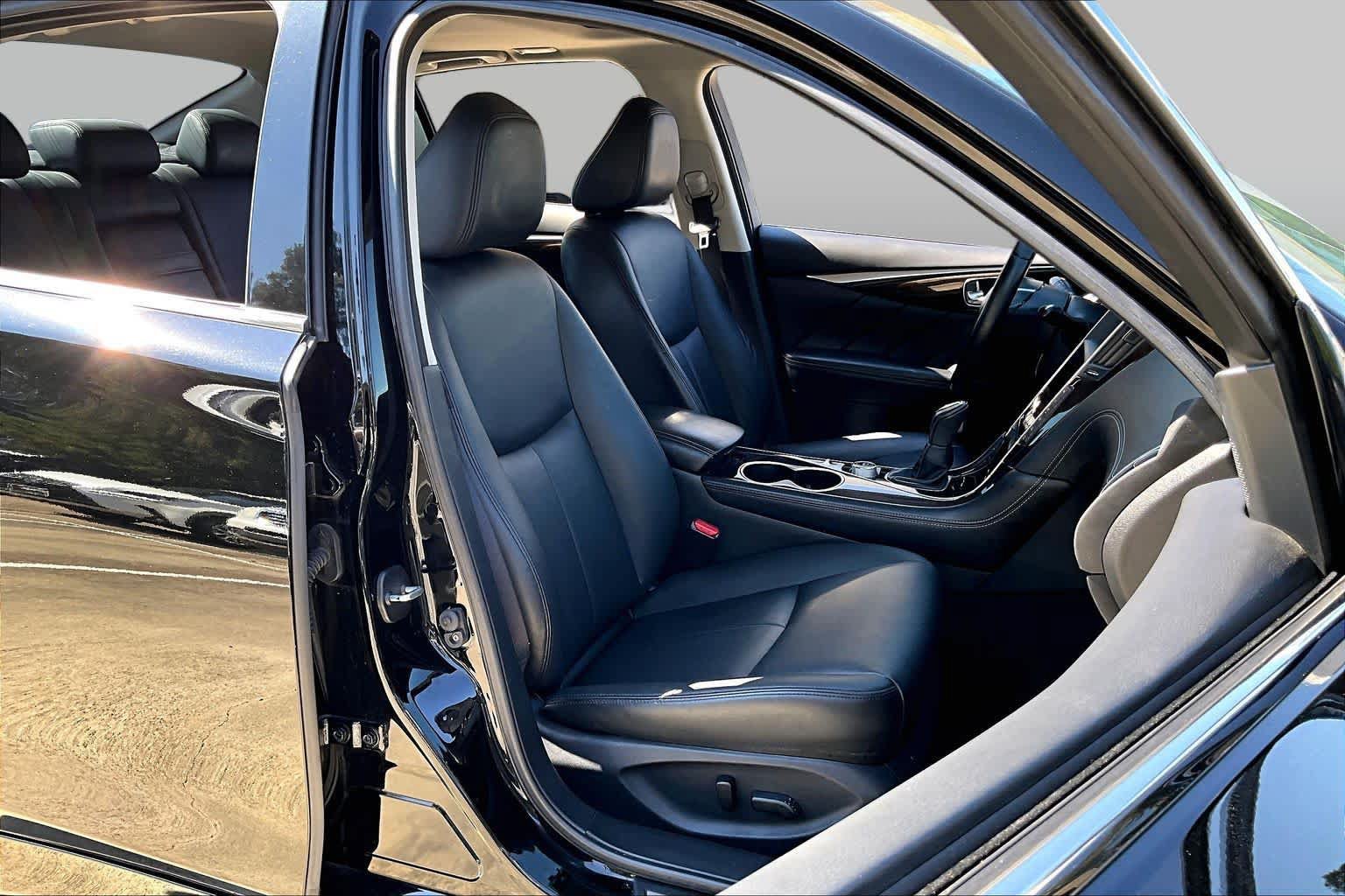 Used 2019 INFINITI Q50 Luxe w/ Essential Package (3.0T Luxe) RWD image 8