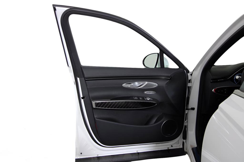 Used 2025 Genesis GV70 3.5T Sport w/ Sport Prestige Package AWD/4WD image 34