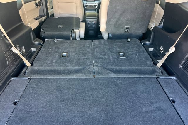 Used 2022 Ford Explorer XLT w/ Equipment Group 202A AWD/4WD image 18